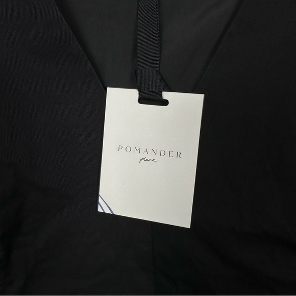 POMANDER PLACE Black Structured Lana Top - Picture 8 of 10